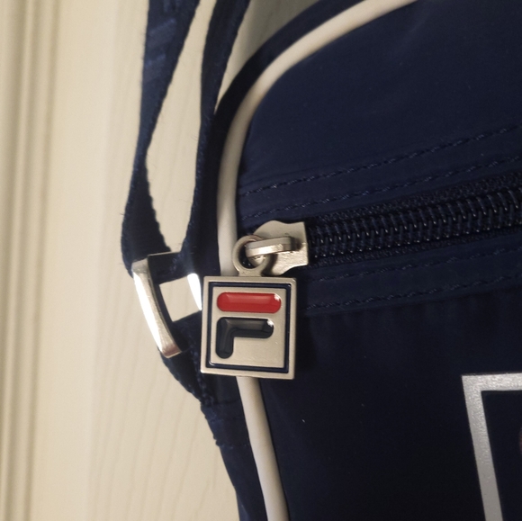 Fila Crossbody Minibag - Picture 3 of 4